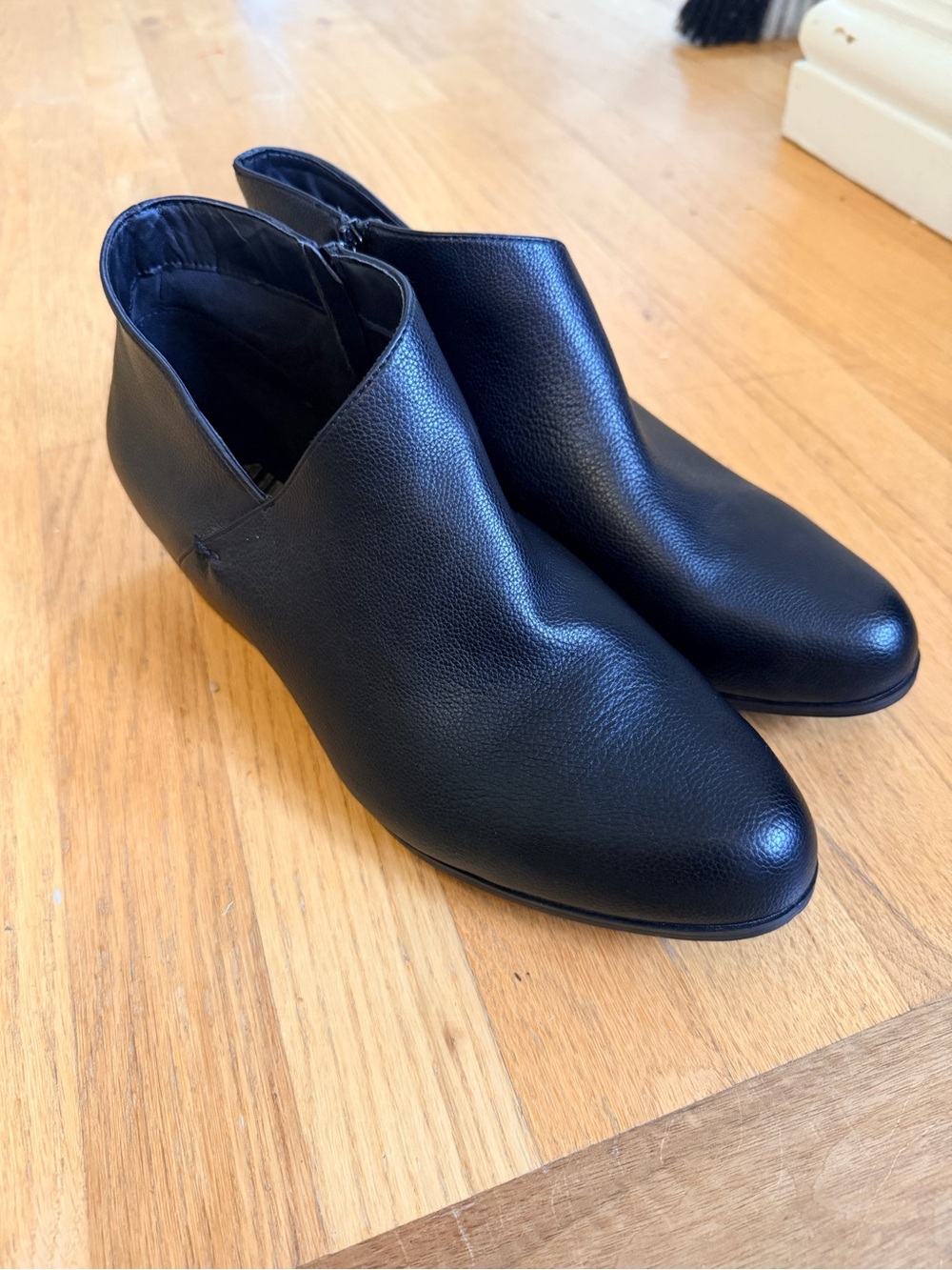 NEW Women's Size 12 "AEROSOLES" Black Ankle Booties with Side Zip NEW with TAGS